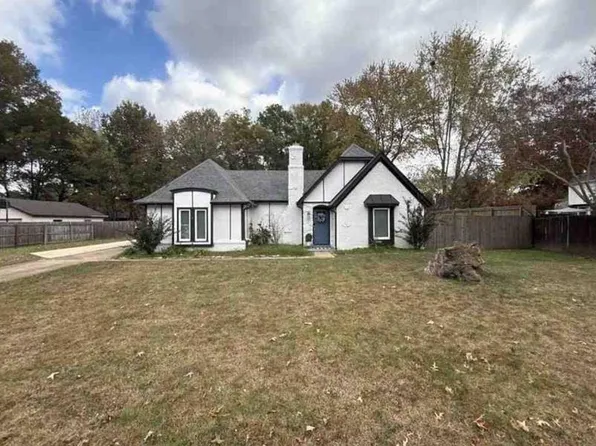 1048 Peterson Lake Rd, Collierville, TN 38017