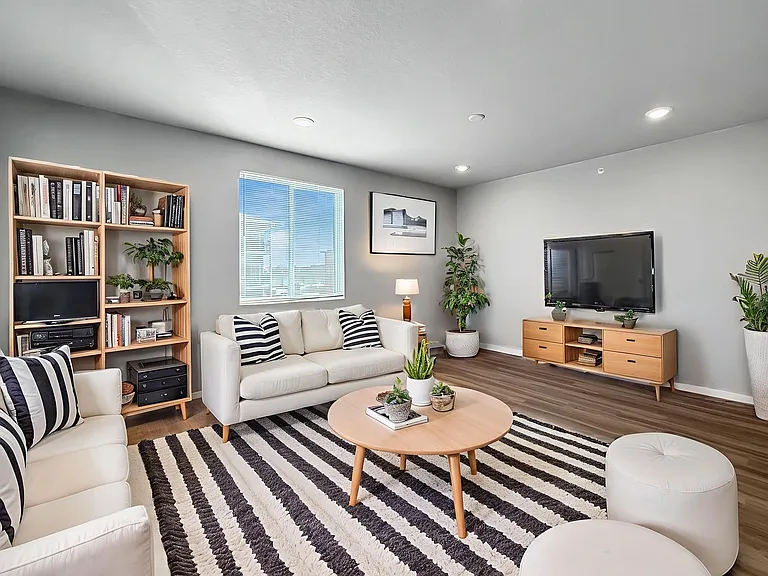 Parkside Luxury Apartments — Photo 18