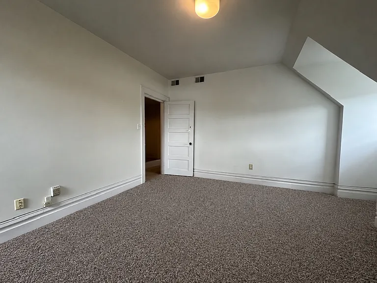 4821 Centre Avenue — Photo 13