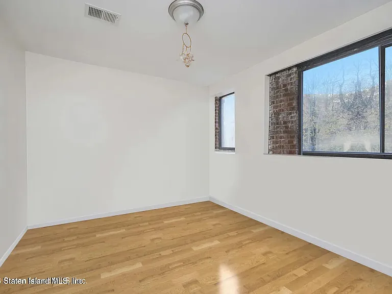 703 Bay St — Photo 12