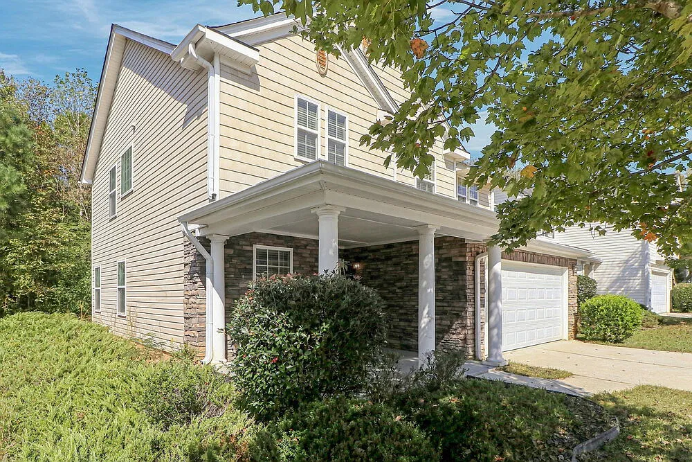 4 bed, 2.5 bath, 2029 sqft, $2,120 — Photo 4