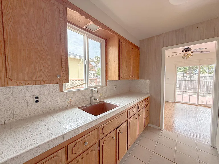 1226 Margery Ave — Photo 11