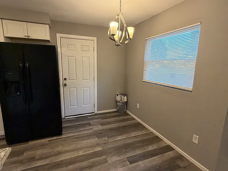 20501 Northlawn St — Photo 6