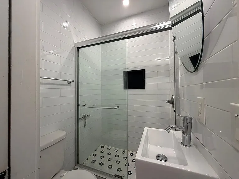 107 Cornelia St #2L — Photo 7