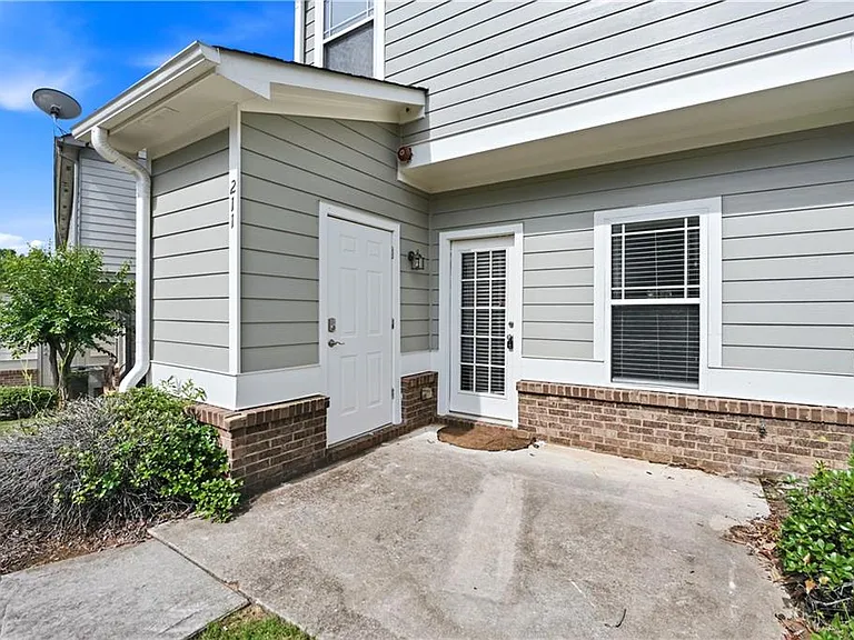 211 Oconee River Cir — Photo 23