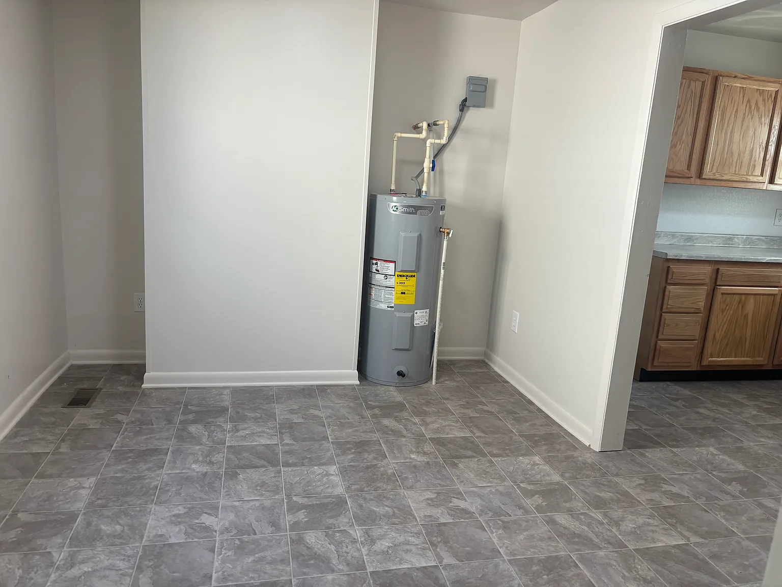 3 bed, 1008 sqft, $1,395 — Photo 3