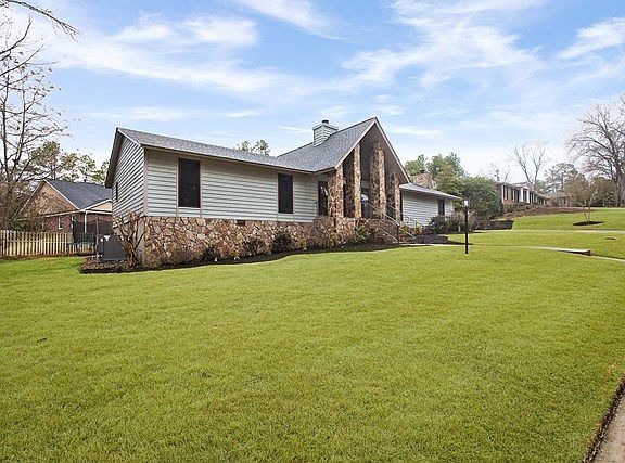 3rd image of 3510 Bellerive Cir