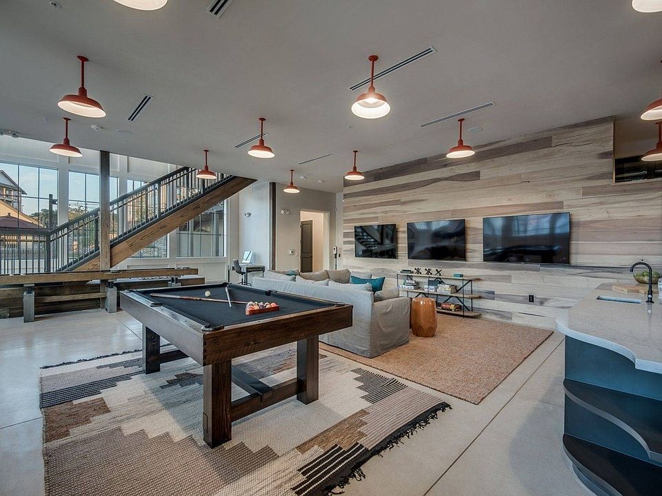 Billiards Lounge