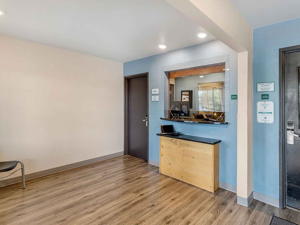 Lobby and Guest Check-in