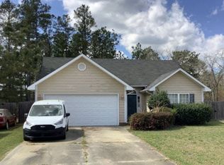 302 Longleaf Pines Dr, Raeford, NC 28376
