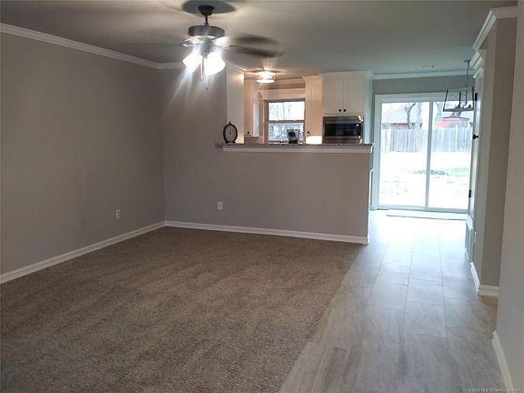 4th image of 519 W Denny