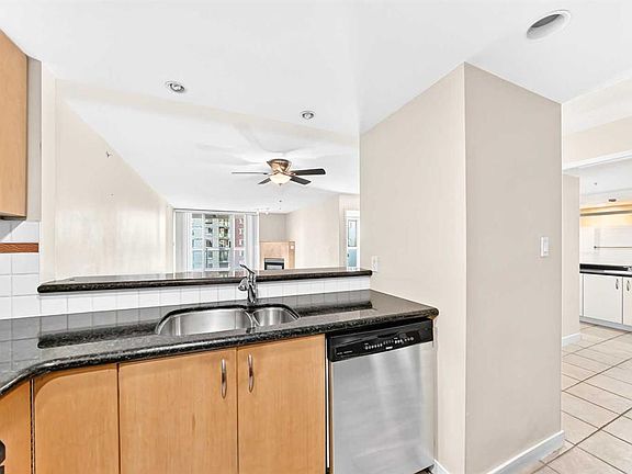 5th image of 1108 S 6th Ave SW #806