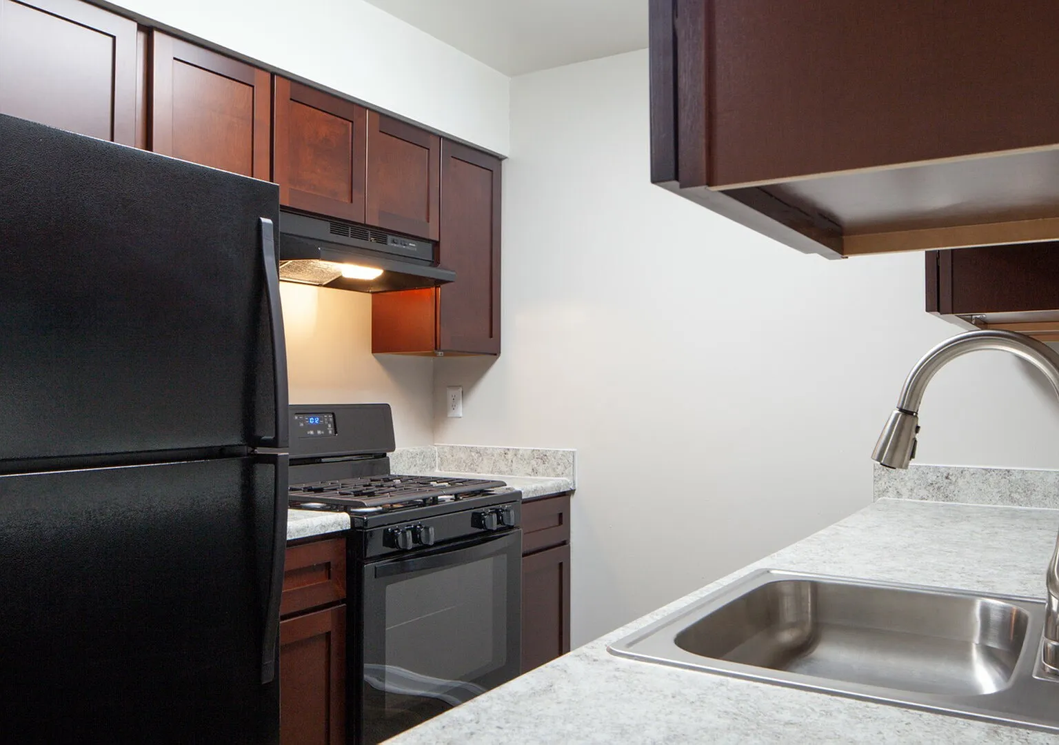 Coliseum Gardens Apartments — Photo 2