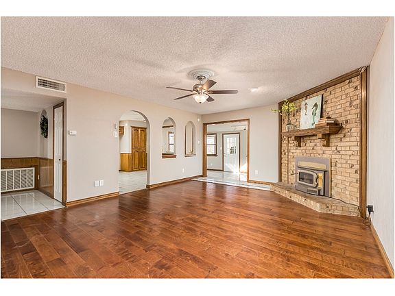 3rd image of 1829 Angelina Dr