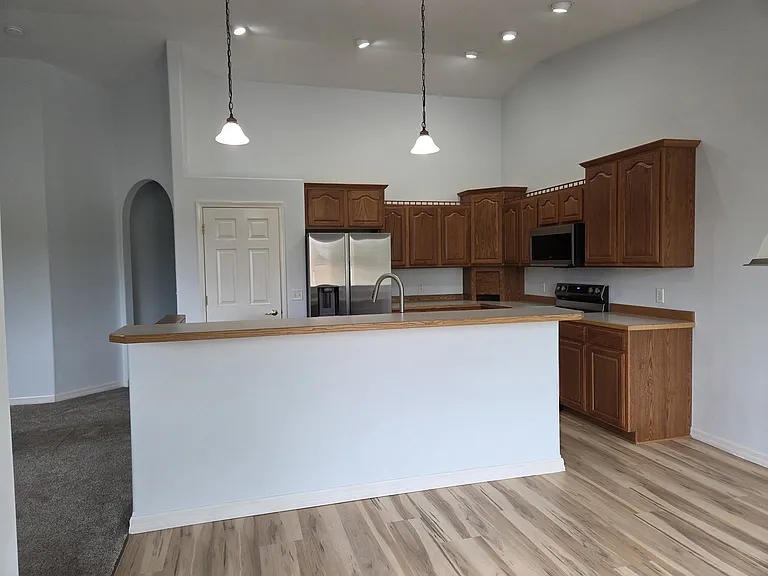 521 Burnham Pl — Photo 7