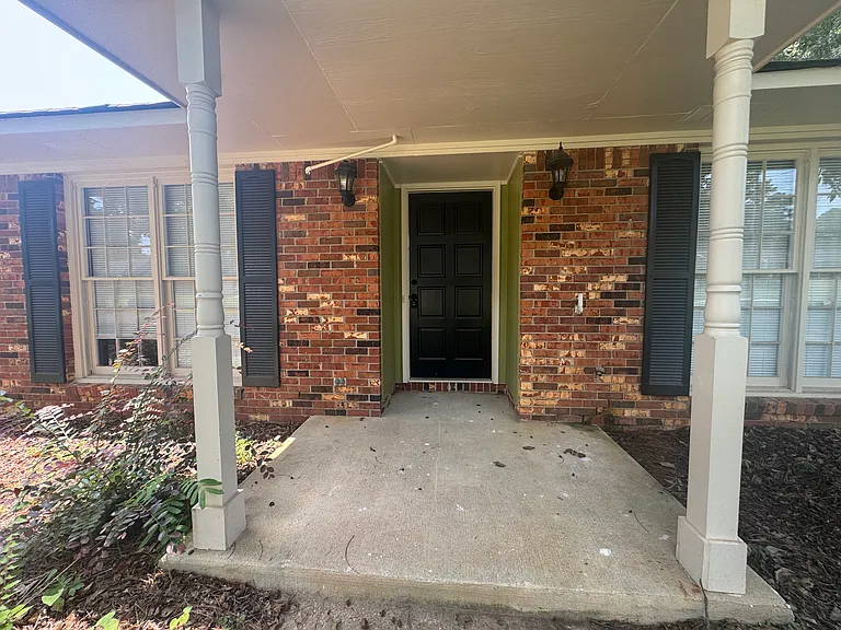 7601 Edgewater Dr — Photo 2