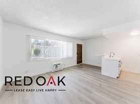 818 W Huntington Dr, Arcadia, CA