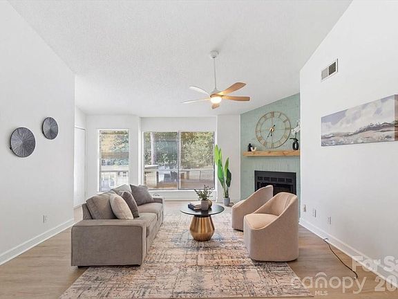 5th image of 1612 Sharon Rd W