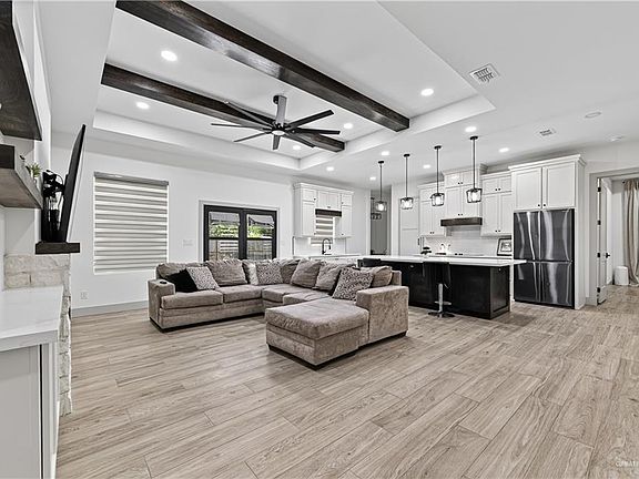 4th image of 903 Green Valley Dr