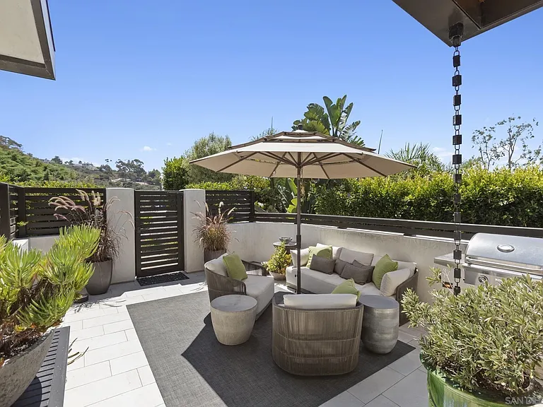 1586 Crespo Dr — Photo 13