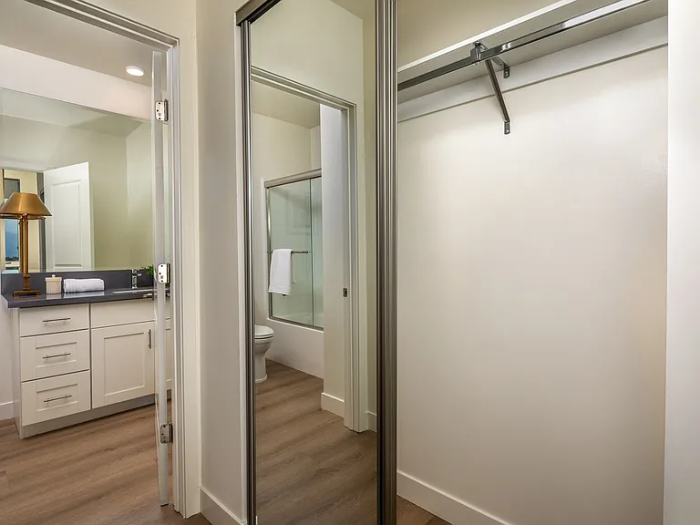 APT 123 CHAPEL AVE — Photo 33