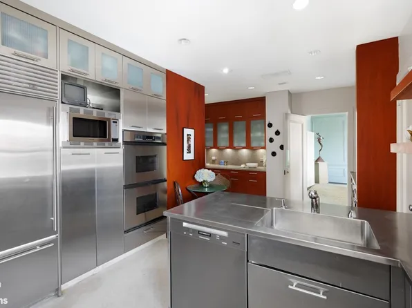 580 Park Avenue image 5 of 15