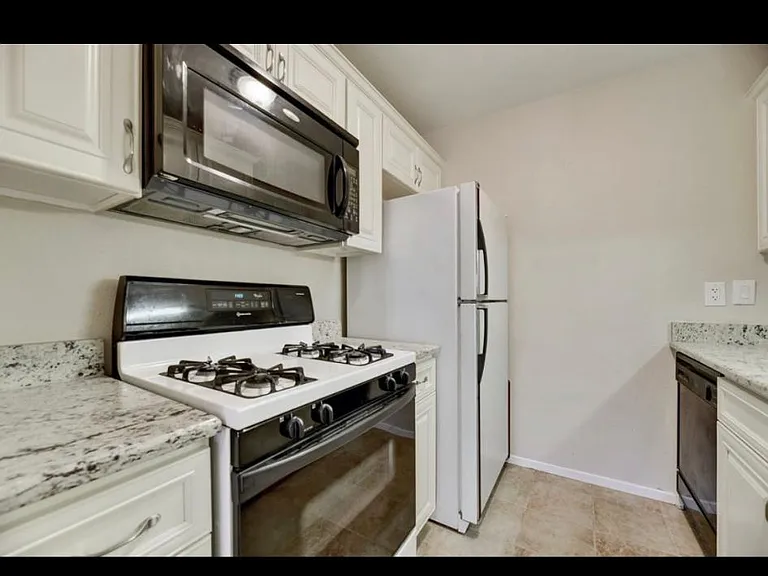 3431 N Hills Dr #121 — Photo 34