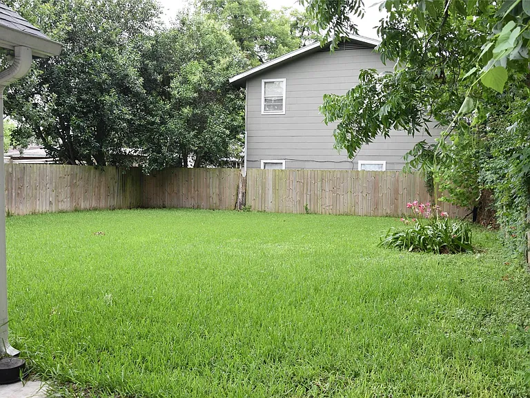 4006 Caplin St — Photo 16