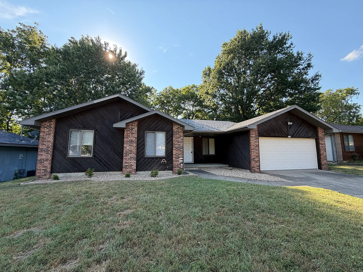 3 bed, 1200 sqft, $1,550 — Photo 2