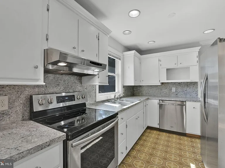 810 Wisteria Dr — Photo 28