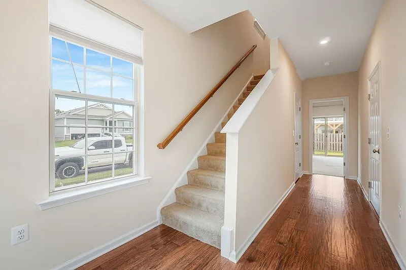 4 bed, 3.5 bath, 2057 sqft, $2,500 — Photo 4