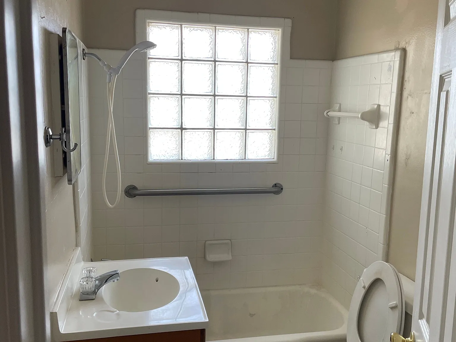 2 bed, 906 sqft, $1,190 — Photo 3