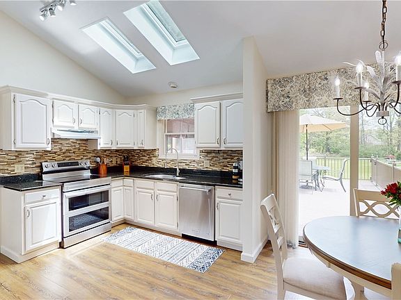 3rd image of 5275 Lenore Dr