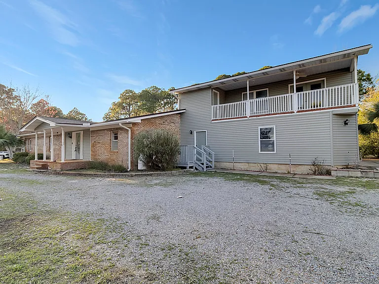 300 Wildwood St — Photo 2