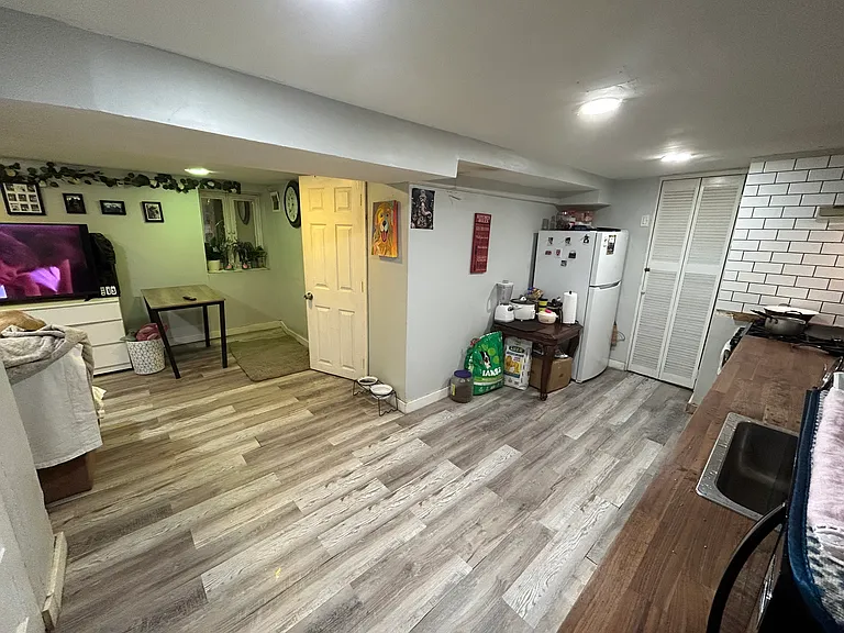 255 Manhattan Ave — Photo 4