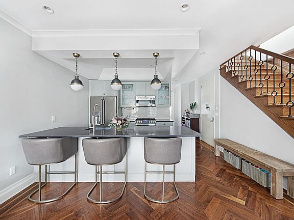 4th image of 363A 5th St #3