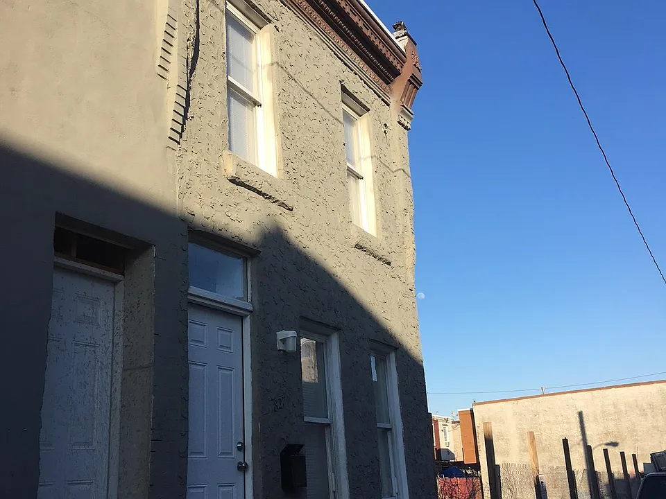 827 E Madison St