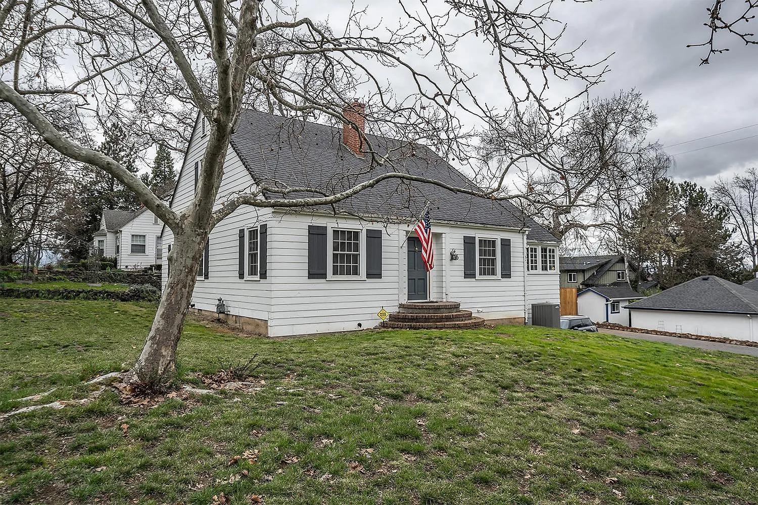 16 Florence Ave photo 1