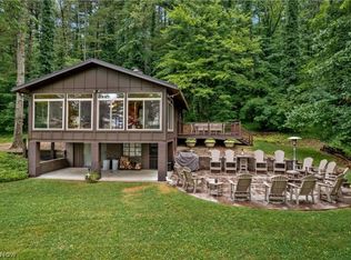 9023 N Shore Dr NE, Mineral City, OH