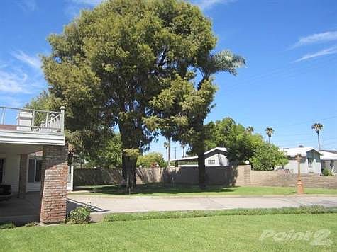 North side spacious front yard