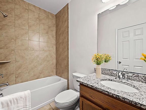 5th image of 9 Landmark Ln #9
