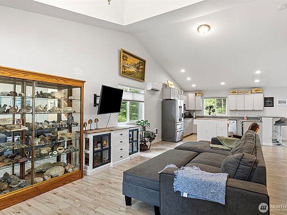 4th image of 3013 Paradise Bay Road
