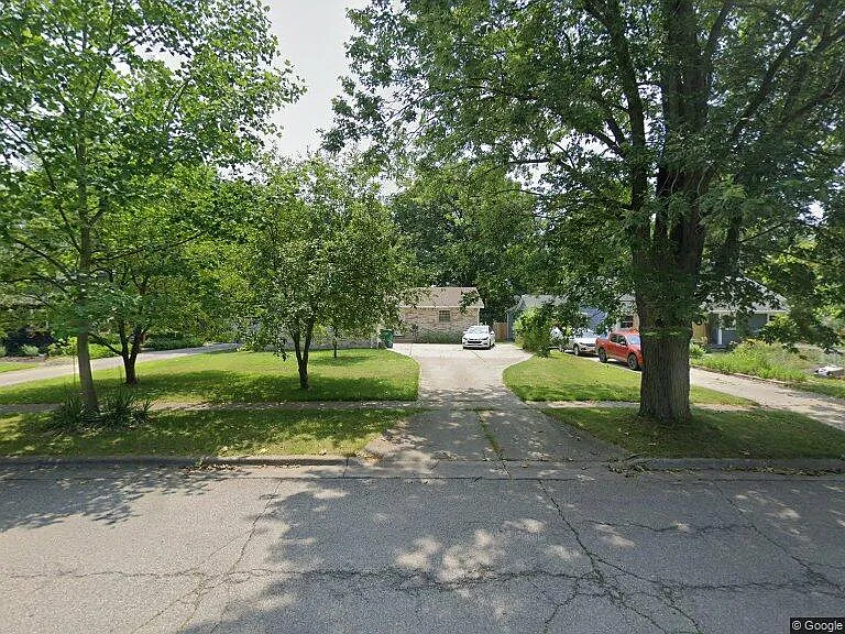 Russell St — Photo 2