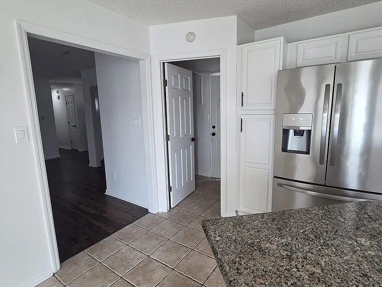 423 Spring Dr — Photo 9