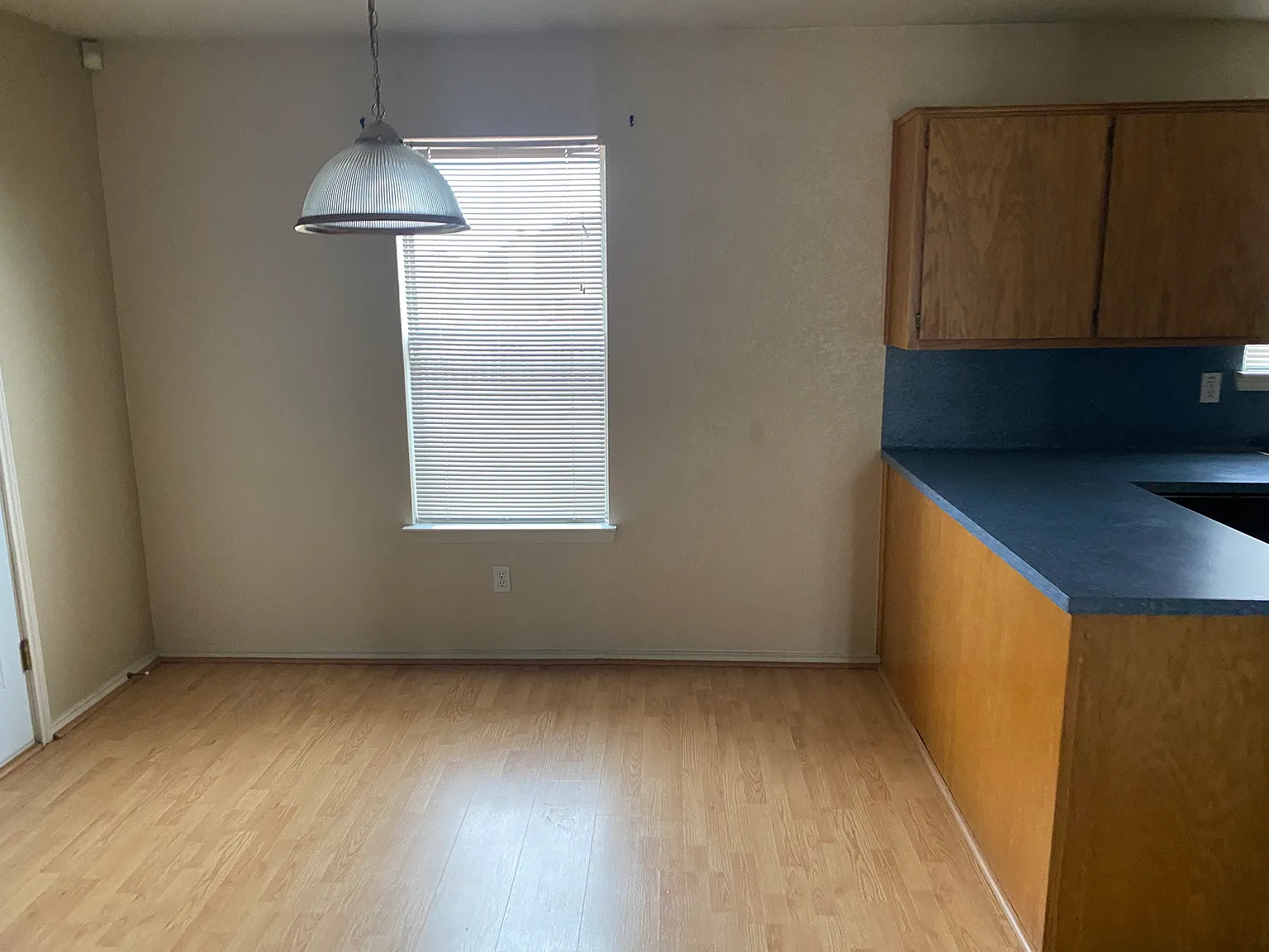 3 bed, 2.0 bath, 1604 sqft, $1,527 — Photo 3