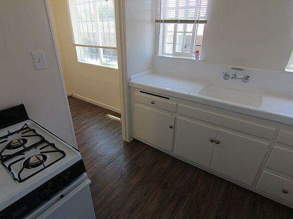 4th image of 5954 Melrose Ave #3