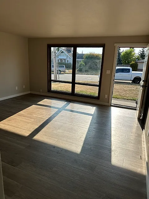 2 bed, 1053 sqft, $1,900 — Photo 2