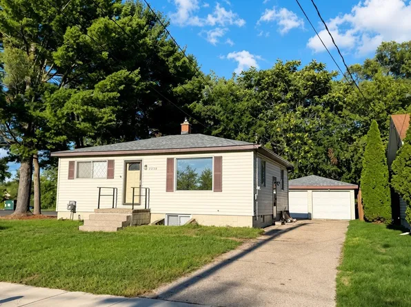 4438 Julivan Ave SE, Kentwood, MI 49548