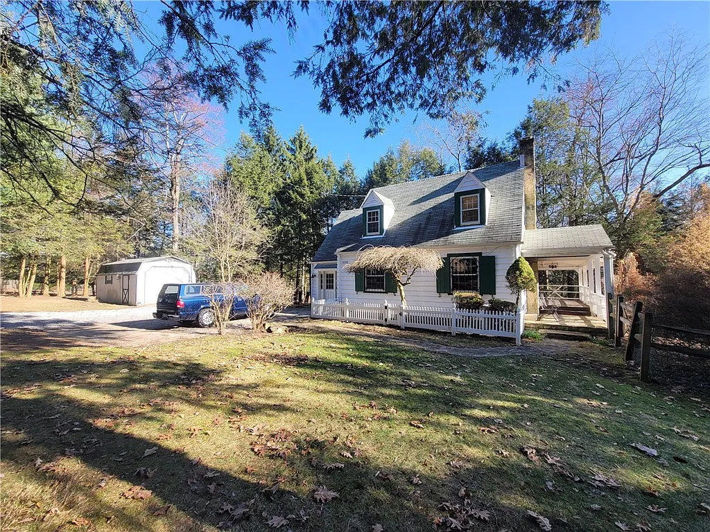 3 bed, 1.5 bath, 935 sqft, $2,550 — Photo 2