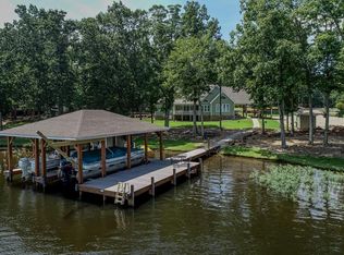 372 Lynch Point Rd, Macon, NC 27551